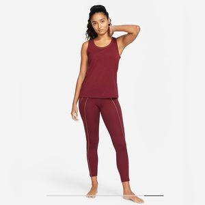 NWT Nike Yoga Large Training
